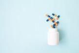 Viagra et Cialis : peut-on les prendre ensemble ? Risques, dosage & conseils 2024